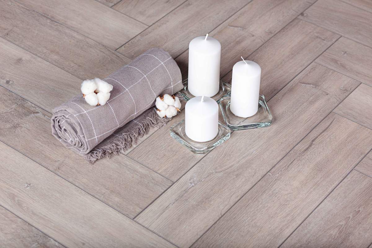 Замковая ПВХ плитка "Aberhof" Carmelita 1682 (615*123*5 мм) — купить в Ростове-на-Дону