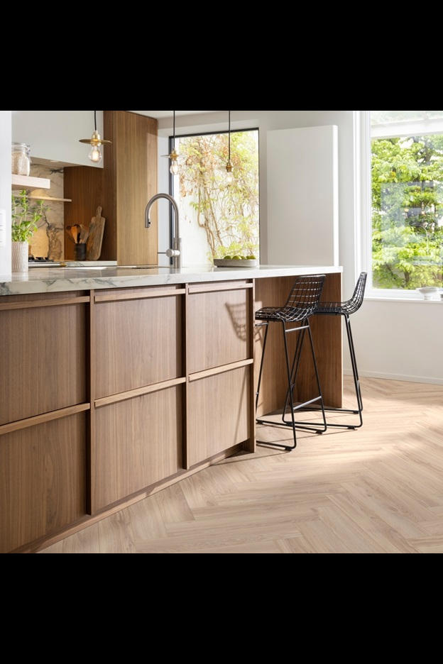 Замковая ПВХ плитка Blackjack Oak 22210 (630*126*6 мм) — купить в Ростове-на-Дону