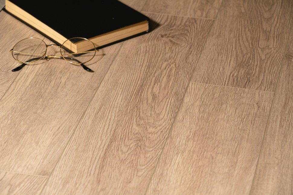 Виниловый ламинат "Bonkeel" Style Дуб Гарднер (1200*125*4 мм) — купить в Ростове-на-Дону